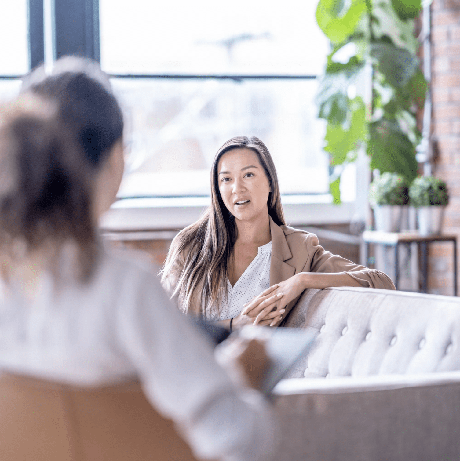 A patient having individual therapy in inpatient treatment.